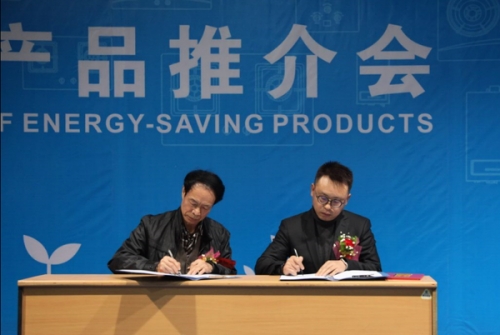 广东省燃气具协会常委副会长冯汉忠、罗子健共同签署备忘录
